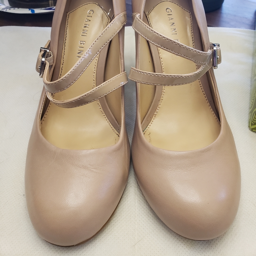 Mary Jane pumps